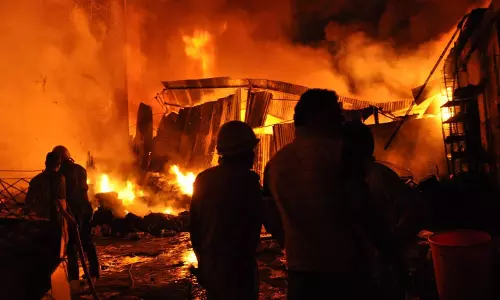 ബവാനയിലേറെയും അനധികൃത സ്ഥാപനങ്ങള്‍; പ്രവര്‍ത്തനം പുറത്ത് നിന്ന് താഴിട്ട് പൂട്ടി