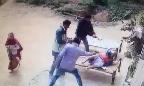 യുപിയില്‍ അമ്മയെയും മകനെയും വെടിവെച്ചുകൊന്നു; 60കാരിക്ക് നേരെ വെടിയുതിര്‍ത്തത് 10 തവണ