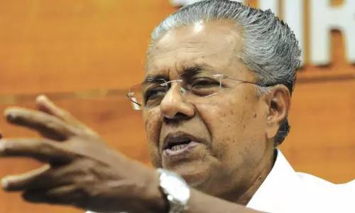 ‘മാറിനില്ക്കങ്ങോട്ട്’; മാധ്യമപ്രവര്ത്തകരോട് വീണ്ടും ക്ഷുഭിതനായി മുഖ്യമന്ത്രി ‘മാറിനില്ക്കങ്ങോട്ട്’; മാധ്യമപ്രവര്ത്തകരോട് വീണ്ടും ക്ഷുഭിതനായി മുഖ്യമന്ത്രി