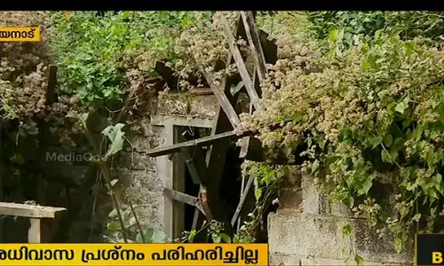 കാട്ടിലേക്ക് താമസം മാറ്റിയ ആദിവാസികളുടെ പുനരധിവാസം അനിശ്ചിതത്വത്തില്‍