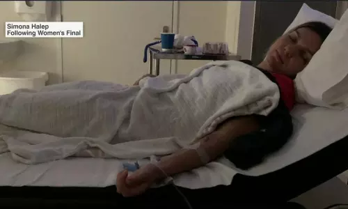 ഫൈനലിനൊടുവില്‍ ഹാലെപ് ആശുപത്രിയില്‍; ആസ്‌ത്രേലിയന്‍ ഓപണില്‍ മേല്‍ക്കൂര വിവാദം