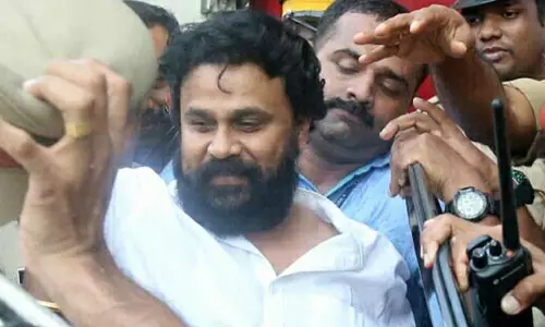 നടിയെ ആക്രമിച്ച കേസ്: ദിലീപിന് ദൃശ്യങ്ങള് നല്കാനാവില്ലെന്ന് വീണ്ടും പ്രോസിക്യൂഷന് നടിയെ ആക്രമിച്ച കേസ്: ദിലീപിന് ദൃശ്യങ്ങള് നല്കാനാവില്ലെന്ന് വീണ്ടും പ്രോസിക്യൂഷന്