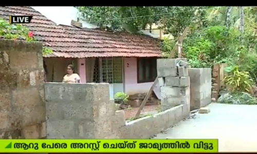 റോഡിന് സ്ഥലം നല്‍കിയില്ല; സ്ത്രീകള്‍ താമസിക്കുന്ന വീടിന്റെ ചുറ്റു മതില്‍ സ്ഥിരമായി ഇടിച്ചു തകര്‍ക്കുന്നതായി പരാതി