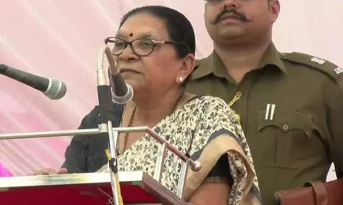 പക്കോഡ വിറ്റ് പണമുണ്ടാക്കിയാല് ഹോട്ടല് തുടങ്ങാം: മോദിയെ ന്യായീകരിച്ച് ആനന്ദിബെന് പട്ടേല് പക്കോഡ വിറ്റ് പണമുണ്ടാക്കിയാല് ഹോട്ടല് തുടങ്ങാം: മോദിയെ ന്യായീകരിച്ച് ആനന്ദിബെന് പട്ടേല്