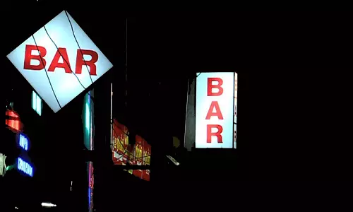 ബാറുകള്‍ തുറന്നിട്ടും മദ്യഉപഭോഗത്തില്‍ കുറവ്