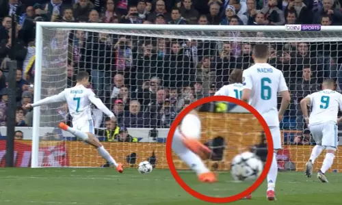 ക്രിസ്റ്റ്യാനോയുടെ മാന്ത്രിക പെനല്റ്റിയില് ഞെട്ടി ഫുട്ബോള് ലോകം ക്രിസ്റ്റ്യാനോയുടെ മാന്ത്രിക പെനല്റ്റിയില് ഞെട്ടി ഫുട്ബോള് ലോകം