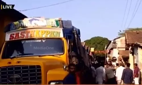 വിദ്യാര്‍ഥികള്‍ക്ക് വിതരണം ചെയ്യാന്‍ കൊണ്ടുവന്ന അരിയില്‍ പൂപ്പല്‍