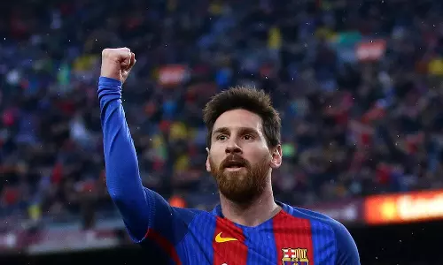 നെയ്മറിന്റെ റെക്കോഡ് ട്രാന്സ്ഫറിന്റെ മൂന്നിരട്ടിയുണ്ടെങ്കിലും മെസിയെ വാങ്ങുന്നതിനെക്കുറിച്ച് ചിന്തിക്കാന് പോലുമാവില്ല നെയ്മറിന്റെ റെക്കോഡ് ട്രാന്സ്ഫറിന്റെ മൂന്നിരട്ടിയുണ്ടെങ്കിലും മെസിയെ വാങ്ങുന്നതിനെക്കുറിച്ച് ചിന്തിക്കാന് പോലുമാവില്ല