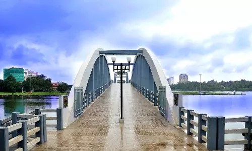 കടകള് തുറന്ന് പ്രവര്ത്തിക്കുമോ? ആലുവ - കീഴ്മാട് ക്ലസ്റ്ററുകളിൽ ഏര്പ്പെടുത്തിയിരിക്കുന്ന നിയന്ത്രണവും ഇളവുകളും കടകള് തുറന്ന് പ്രവര്ത്തിക്കുമോ? ആലുവ - കീഴ്മാട് ക്ലസ്റ്ററുകളിൽ ഏര്പ്പെടുത്തിയിരിക്കുന്ന നിയന്ത്രണവും ഇളവുകളും