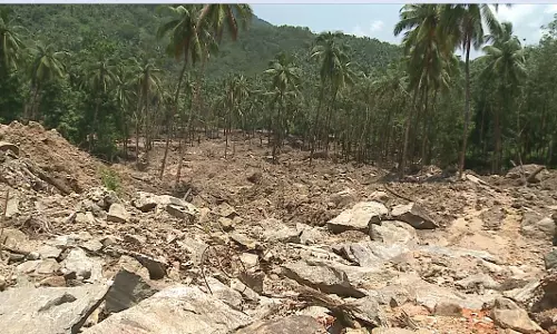 ‘ഞങ്ങള് പിരിവെടുത്ത് നന്നാക്കുമായിരുന്നു, എം.എല്.എ ഫണ്ടിലേക്ക് സംഭാവന നല്കിയത് വെറുതെയായെ’ന്ന് കരിഞ്ചോലമലക്കാര് ‘ഞങ്ങള് പിരിവെടുത്ത് നന്നാക്കുമായിരുന്നു, എം.എല്.എ ഫണ്ടിലേക്ക് സംഭാവന നല്കിയത് വെറുതെയായെ’ന്ന് കരിഞ്ചോലമലക്കാര്