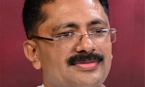 ജലീലിനെതിരെ പ്രതിഷേധം ശക്തം; മലപ്പുറത്ത് മന്ത്രിക്കെതിരെ കരിങ്കൊടി 