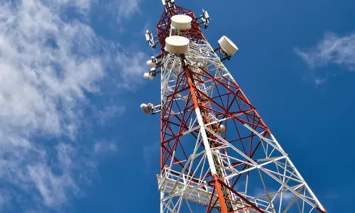 മിക്ക മൊബൈല്‍ ടവറുകളും നിര്‍മിച്ചിരിക്കുന്നത് ട്രായിയുടേയും സര്‍ക്കാരിന്റെയും ഉത്തരവുകള്‍ പാലിക്കാതെ