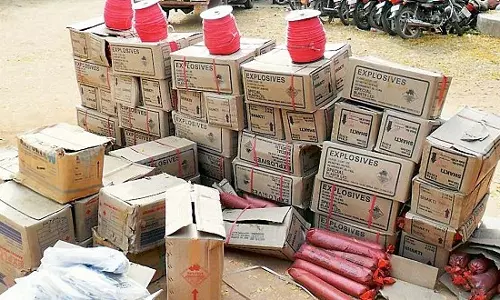 വടകരയില്‍ വന്‍ വെടിമരുന്ന് ശേഖരം പിടികൂടി