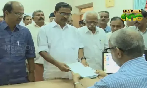 300 പേര്‍ നാമനിര്‍ദേശ പത്രിക സമര്‍പ്പിച്ചു