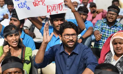 സുപ്രീംകോടതിയുടേത് ദളിതര്ക്കെതിരായ ജുഡീഷ്യല് ആക്രമണം ജിഗ്നേഷ് മേവാനി സുപ്രീംകോടതിയുടേത് ദളിതര്ക്കെതിരായ ജുഡീഷ്യല് ആക്രമണം ജിഗ്നേഷ് മേവാനി