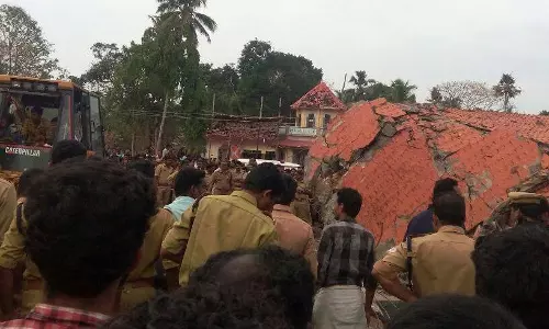 പരവൂര് കമ്പത്തിന് അനുമതിയുണ്ടെന്ന് മൈക്കിലൂടെ അനൗണ്സ് ചെയ്തിരുന്നെന്ന് റിപ്പോര്ട്ട് പരവൂര് കമ്പത്തിന് അനുമതിയുണ്ടെന്ന് മൈക്കിലൂടെ അനൗണ്സ് ചെയ്തിരുന്നെന്ന് റിപ്പോര്ട്ട്