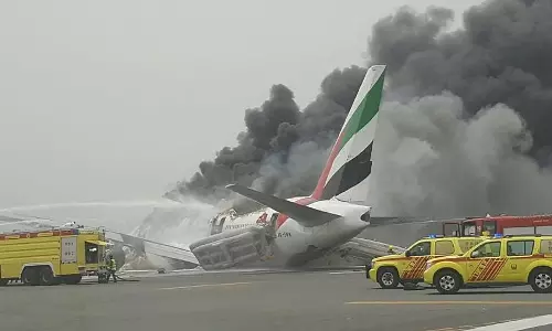 ലാന്ഡിങ്ങിനിടെ വിമാനത്തിന് തീ പിടിച്ച സംഭവം; വിമാന കമ്പനിക്കെതിരെ യാത്രക്കാര്ക്ക് കേസ് നല്കാമെന്ന് യു.എസ് കോടതി ലാന്ഡിങ്ങിനിടെ വിമാനത്തിന് തീ പിടിച്ച സംഭവം; വിമാന കമ്പനിക്കെതിരെ യാത്രക്കാര്ക്ക് കേസ് നല്കാമെന്ന് യു.എസ് കോടതി