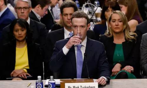 ഫേസ്ബുക്ക് മൈക്രോഫോണ്‍ വഴി ഒളിച്ചുകേള്‍ക്കുന്നുണ്ടോ? സെനറ്റിന് മുമ്പാകെ സത്യം പറഞ്ഞ് സുക്കര്‍ബര്‍ഗ്