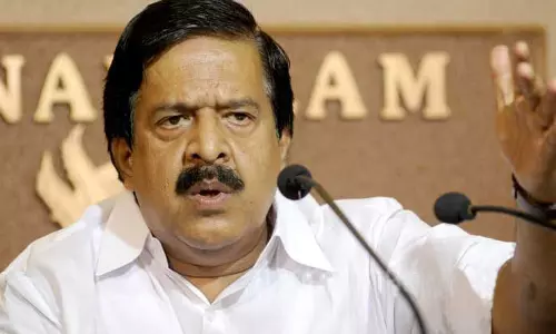 പുതിയ ബിയര്‍ ബ്രൂവറിക്കും ഡിസ്റ്റിലറിക്കും അനുമതി നല്‍കിയതില്‍ കോടികളുടെ അഴിമതിയെന്ന് ചെന്നിത്തല