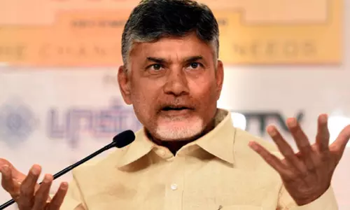 ആശ്വാസ നടപടിയുമായി ആന്ധ്രാ പ്രദേശ്; പെട്രോളിനും ഡീസലിനും 2 രൂപ കുറച്ചു 