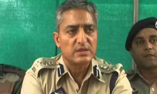 തെളിവായത് ക്ഷേത്രത്തിനുള്ളില് നിന്ന് കിട്ടിയ പെണ്കുട്ടിയുടെ ഒരു മുടിയിഴ തെളിവായത് ക്ഷേത്രത്തിനുള്ളില് നിന്ന് കിട്ടിയ പെണ്കുട്ടിയുടെ ഒരു മുടിയിഴ