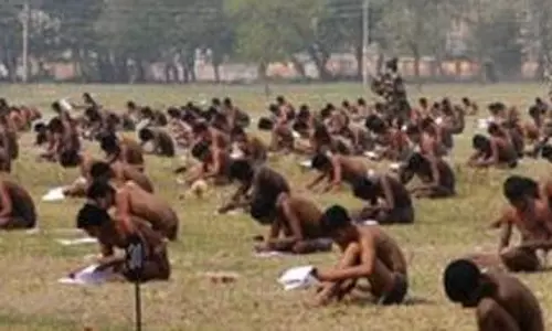 സൈനിക റിക്രൂട്ട്മെന്റ്: ഉദ്യോഗാര്‍ഥികളെ അടിവസ്ത്രം മാത്രം ധരിപ്പിച്ച് പരീക്ഷ എഴുതിപ്പിച്ചു