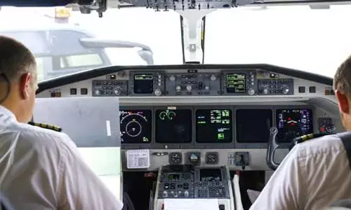 എന്നെ ഉപേക്ഷിച്ചാല്‍ വിമാനം തകര്‍ത്ത് മരിക്കും; വിമാനത്തില്‍ നിന്നു ഭാര്യക്ക് പൈലറ്റിന്റെ സന്ദേശം