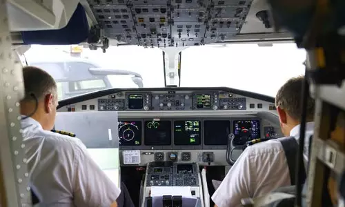 എന്നെ ഉപേക്ഷിച്ചാല്‍ വിമാനം തകര്‍ത്ത് മരിക്കും; വിമാനത്തില്‍ നിന്നു ഭാര്യക്ക് പൈലറ്റിന്റെ സന്ദേശം