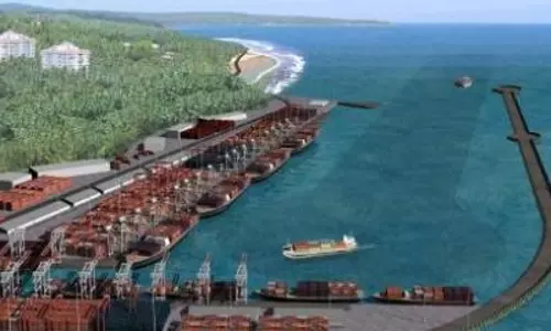 വിഴിഞ്ഞം പദ്ധതി വൈകുന്നതില് നഷ്ടപരിഹാരം ആവശ്യപ്പെട്ട് സര്ക്കാര് വിഴിഞ്ഞം പദ്ധതി വൈകുന്നതില് നഷ്ടപരിഹാരം ആവശ്യപ്പെട്ട് സര്ക്കാര്