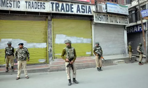 കശ്മീരില്‍ വിഘടനവാദി നേതാക്കളെ കൂട്ടത്തോടെ വീട്ടുതടങ്കലിലാക്കി