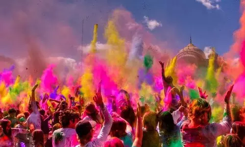 ഇന്ന് ചോട്ടി ഹോളി, നിറങ്ങളില്‍ അലിഞ്ഞുചേരാന്‍ ഉത്തരേന്ത്യ