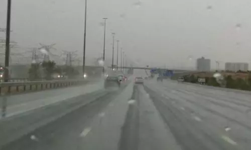 യുഎഇയില്‍ കനത്ത മഴയും കാറ്റും