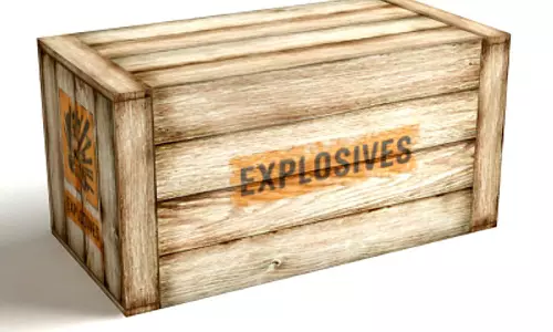 തൃശൂര് അന്തിക്കാട് വന് സ്ഫോടക ശേഖരം പിടികൂടി തൃശൂര് അന്തിക്കാട് വന് സ്ഫോടക ശേഖരം പിടികൂടി