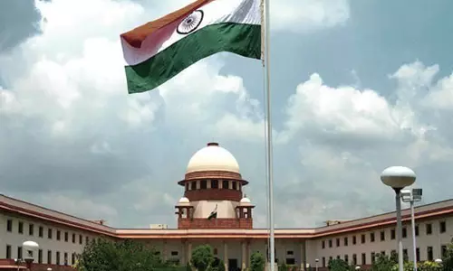 പൊടിക്കാറ്റ് അടങ്ങിയ ചൂട് പുറത്ത്; അകത്ത് തീപാറുന്ന വാദപ്രതിവാദങ്ങളുടെ ചൂട് പൊടിക്കാറ്റ് അടങ്ങിയ ചൂട് പുറത്ത്; അകത്ത് തീപാറുന്ന വാദപ്രതിവാദങ്ങളുടെ ചൂട്