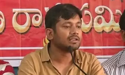 കനയ്യക്കെതിരെ ഷൂ  എറിഞ്ഞു