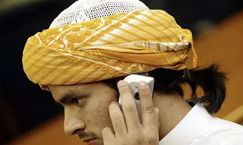 ഗള്ഫ് രാജ്യങ്ങള്ക്കിടയില് റോമിങ്ങ് ചാര്ജ് നിരക്കുകള് ഗണ്യമായി വെട്ടിക്കുറച്ചു ഗള്ഫ് രാജ്യങ്ങള്ക്കിടയില് റോമിങ്ങ് ചാര്ജ് നിരക്കുകള് ഗണ്യമായി വെട്ടിക്കുറച്ചു