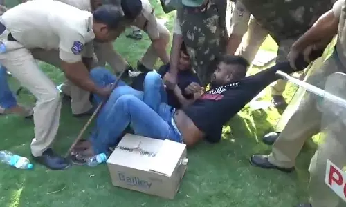 ഹൈദരാബാദ് സര്‍വകലാശാലയില്‍ തെളിവെടുപ്പിന് എത്തിയ മനുഷ്യാവകാശ കമ്മീഷനെ തടഞ്ഞു