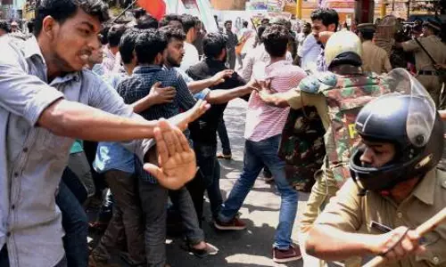 ഹൈദരാബാദ് സര്വകലാശാല: കോഴിക്കോട് പ്രതിഷേധിച്ച എസ്ഐഒകാര്ക്കെതിരെ മതവിദ്വേഷത്തിന് കേസ് ഹൈദരാബാദ് സര്വകലാശാല: കോഴിക്കോട് പ്രതിഷേധിച്ച എസ്ഐഒകാര്ക്കെതിരെ മതവിദ്വേഷത്തിന് കേസ്