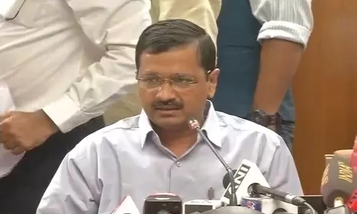 പാകിസ്താനു മുന്നില്‍ മോദി എന്തിനാണ് മുട്ടിലിഴയുന്നതെന്ന് കേജ്‍രിവാള്‍