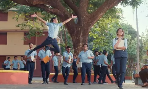 അഡാര് ലവിന്റെ തമിഴ് ഗാന ടീസറും വൈറല് അഡാര് ലവിന്റെ തമിഴ് ഗാന ടീസറും വൈറല്