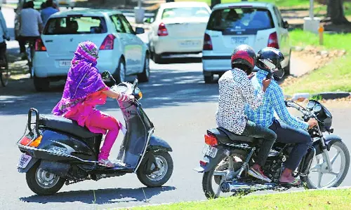 ഇരുചക്രവാഹനങ്ങള്‍ക്കൊപ്പം ഇനി ഹെല്‍മറ്റ് സൗജന്യം