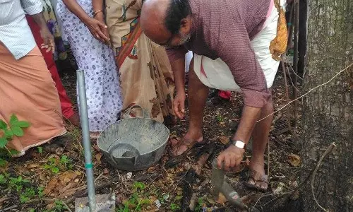 മൈക്കും കോളാമ്പിയും ഉപേക്ഷിച്ച് ഫേസ്ബുക്കും വാട്സ്ആപ്പും വഴി തോമസ് ഐസക്കിന്റെ തെരഞ്ഞെടുപ്പ് പ്രചരണം മൈക്കും കോളാമ്പിയും ഉപേക്ഷിച്ച് ഫേസ്ബുക്കും വാട്സ്ആപ്പും വഴി തോമസ് ഐസക്കിന്റെ തെരഞ്ഞെടുപ്പ് പ്രചരണം