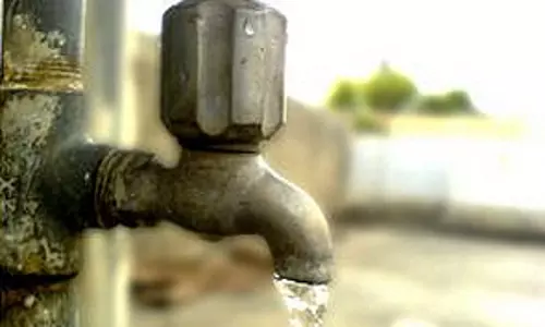 മൂന്ന് കുടം വെള്ളത്തില് ജീവിക്കുന്ന ഒരു കുടുംബം മൂന്ന് കുടം വെള്ളത്തില് ജീവിക്കുന്ന ഒരു കുടുംബം