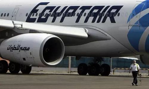 ഈജിപ്ഷ്യന്‍ വിമാനം റാഞ്ചി