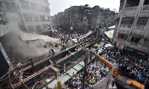 കൊല്ക്കത്ത മേല്പ്പാലം അപകടം; കര്ശന നടപടിയെന്ന് മമത കൊല്ക്കത്ത മേല്പ്പാലം അപകടം; കര്ശന നടപടിയെന്ന് മമത