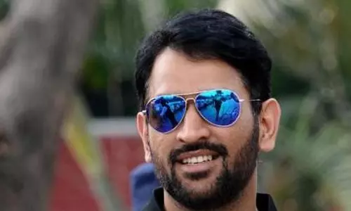 ഹമ്മര് സ്കോര്പിയോ ആയി; ധോണിക്ക് 1.5 ലക്ഷം രൂപ പിഴ ഹമ്മര് സ്കോര്പിയോ ആയി; ധോണിക്ക് 1.5 ലക്ഷം രൂപ പിഴ