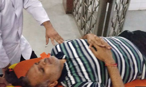 കെജ്‍രിവാളിന്റെ സമരം എട്ടാം ദിവസത്തില്‍: സത്യേന്ദ്ര ജെയിനിനെ ആശുപത്രിയിലേക്ക് മാറ്റി