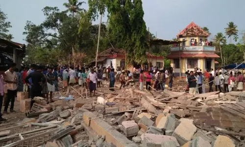 പരവൂര്‍ വെടിക്കെട്ട് തടയാതിരിക്കാന്‍ രാഷ്ട്രീയ സമ്മര്‍ദ്ദമുണ്ടായിരുന്നു: ഡിജിപി