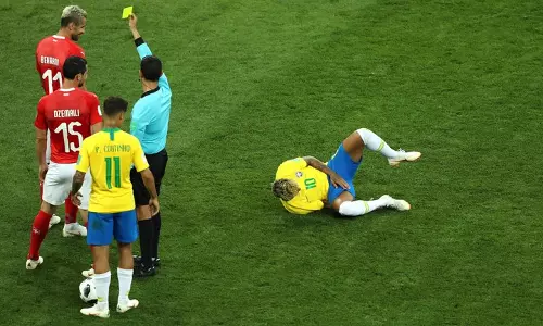 തടിമിടുക്കില് നെയ്മറെ പൂട്ടി സ്വിസ് പട പിടിച്ചെടുത്ത സമനില തടിമിടുക്കില് നെയ്മറെ പൂട്ടി സ്വിസ് പട പിടിച്ചെടുത്ത സമനില