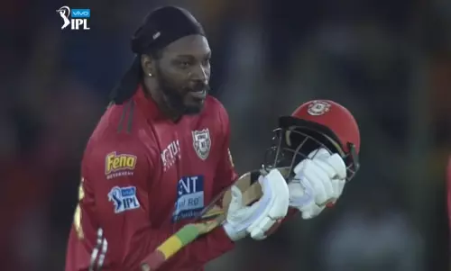 മിന്നല്‍ സെഞ്ചുറിയുമായി ക്രിസ് ഗെയില്‍ 